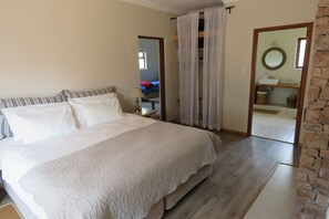 Couette en duvet d'oie, coffres-forts dans les chambres, bureau