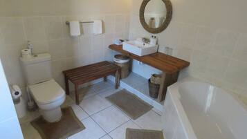 Double or Twin Room, 5 Bedrooms | Bathroom | Rainfall showerhead, free toiletries, hair dryer, towels