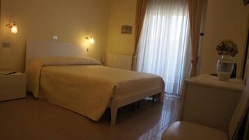 Classic-Doppelzimmer | Zimmersafe, Schreibtisch, Zustellbetten, kostenloses WLAN