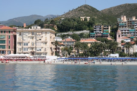 Una playa cerca, pesca