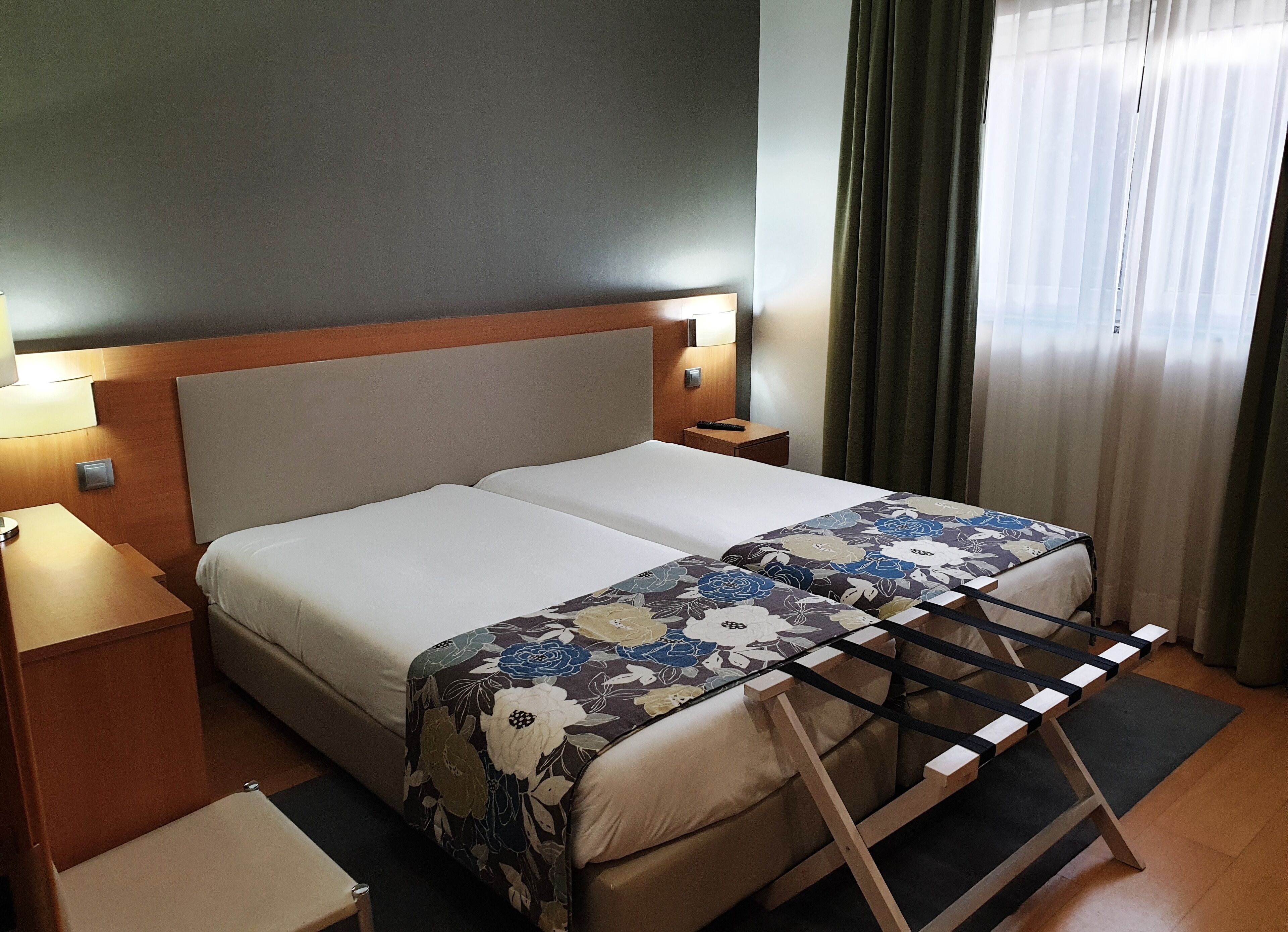 standard twin room, 2 single beds | in-room safe, individually furnished, laptop workspace