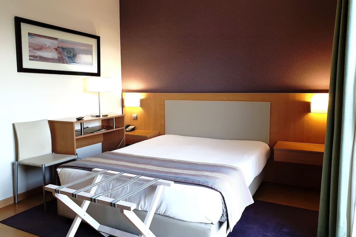 in-room safe, individually furnished, laptop workspace