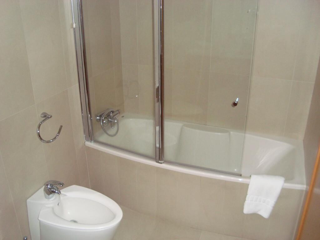standard double room, city view | bathroom | free toiletries, hair dryer, bidet, towels