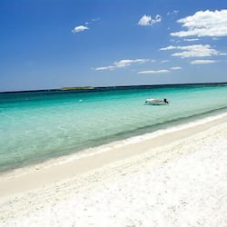 Praia particular, areia branca