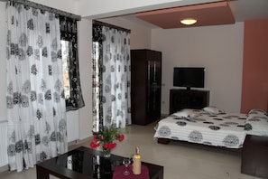 In-room safe, free WiFi, bed sheets - Hotel Viktoria (Katerini)
