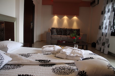 Double Room | In-room safe, free WiFi, bed sheets