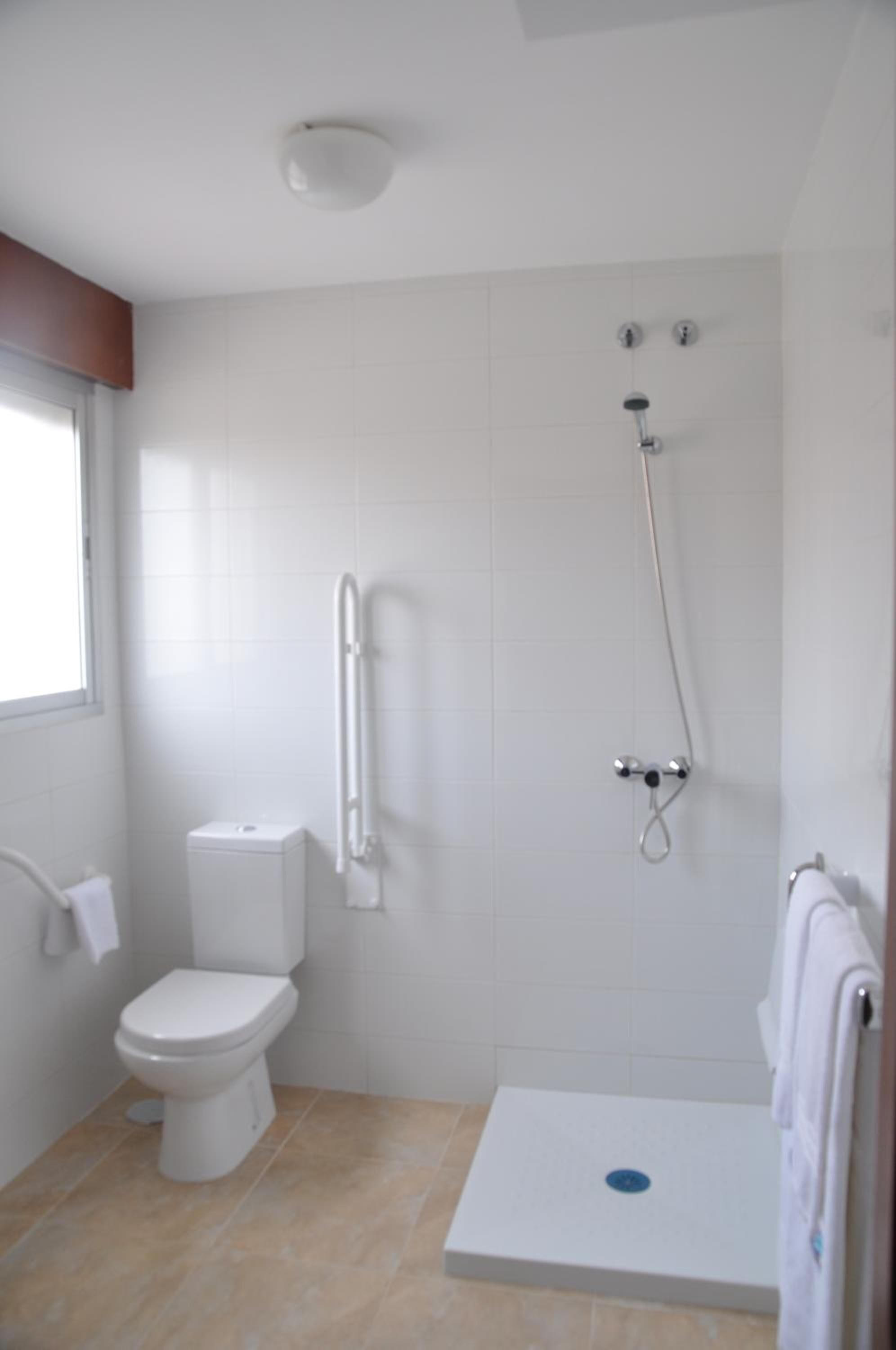 combined shower/bathtub, deep-soaking bathtub, rainfall showerhead