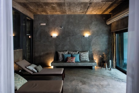 Sauna, hot tub, Turkish bath, body treatments, facials