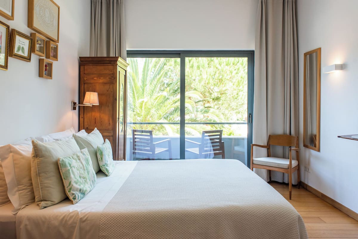 Forest View Double Room | Soundproofing, free WiFi, bed sheets