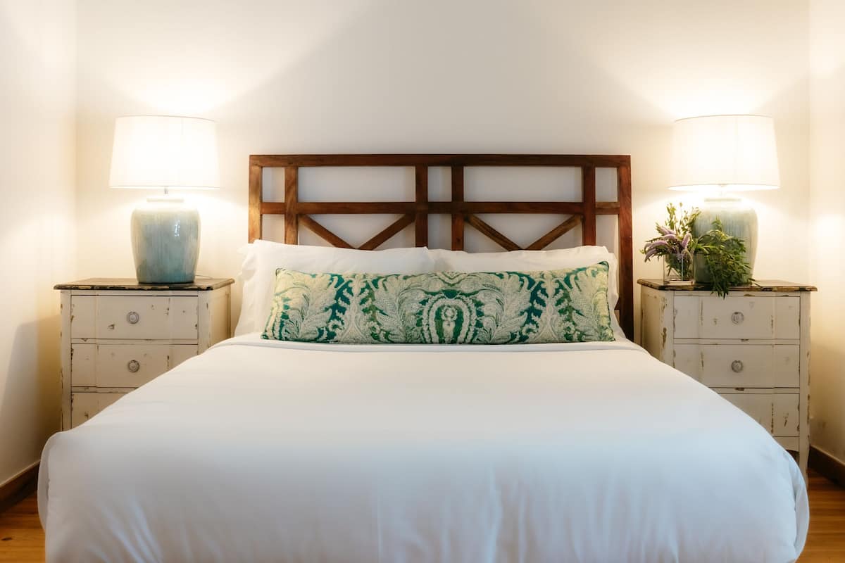 Schallisolierte Zimmer, kostenloses WLAN, Bettwäsche