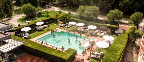 Outdoor pool, sun loungers