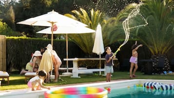 Outdoor pool, pool loungers