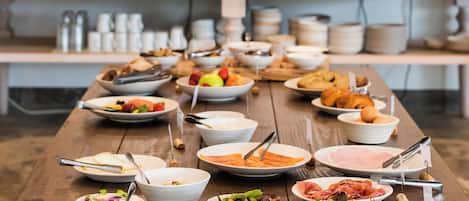 Daily buffet breakfast for a fee