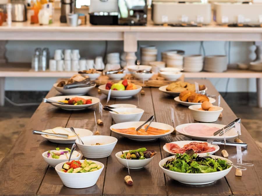 Se ofrece un desayuno bufé todos los días (por un coste adicional)