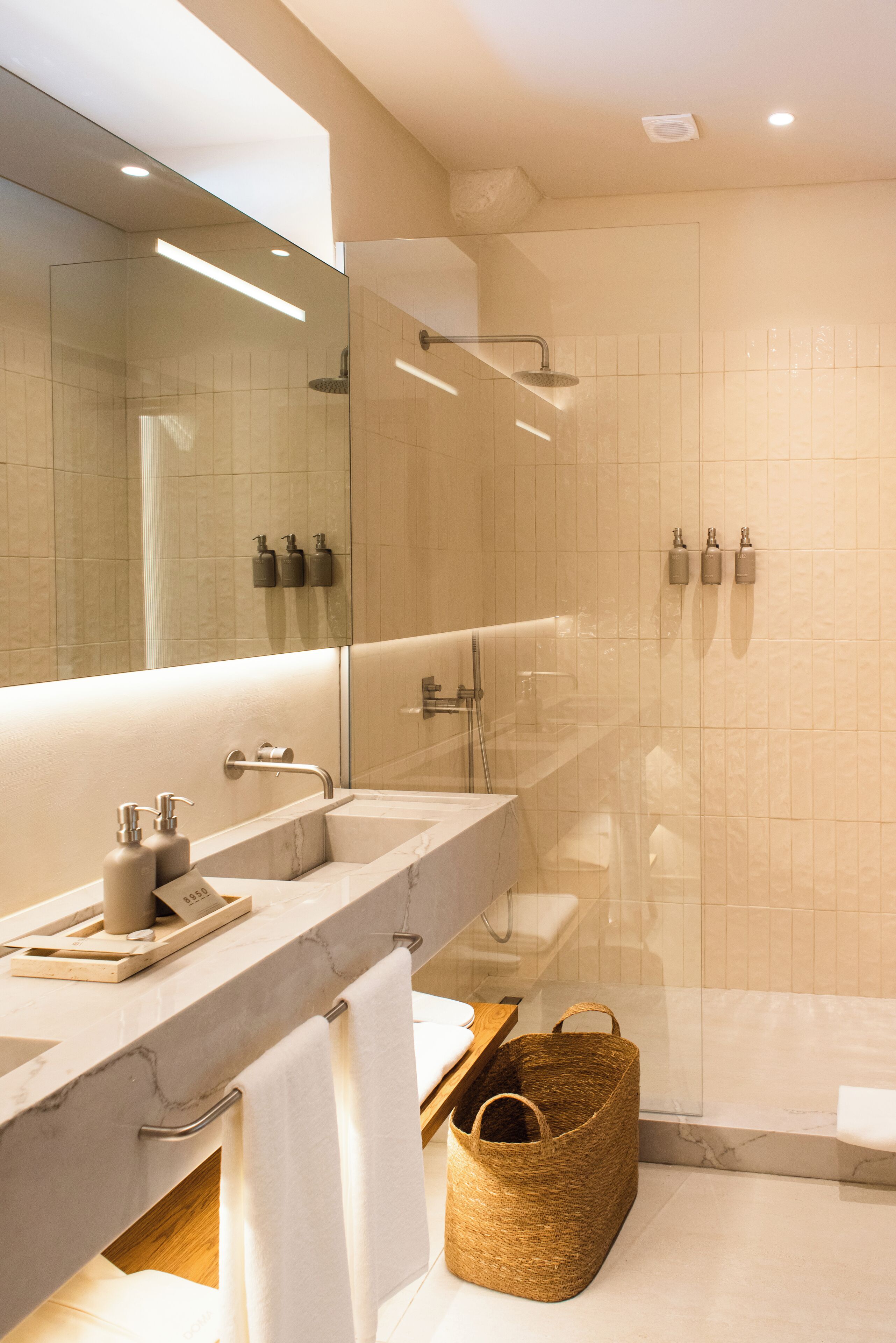 Historic Deluxe Room | Badezimmer | Kostenlose Toilettenartikel, Haartrockner, Hausschuhe, Handtücher
