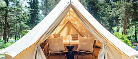 Tent | Geluiddichte muren, gratis wifi, beddengoed