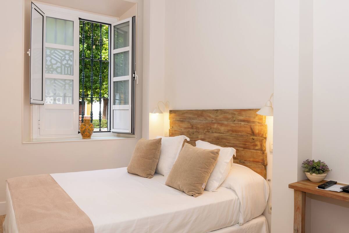 In-room safe, blackout curtains, soundproofing