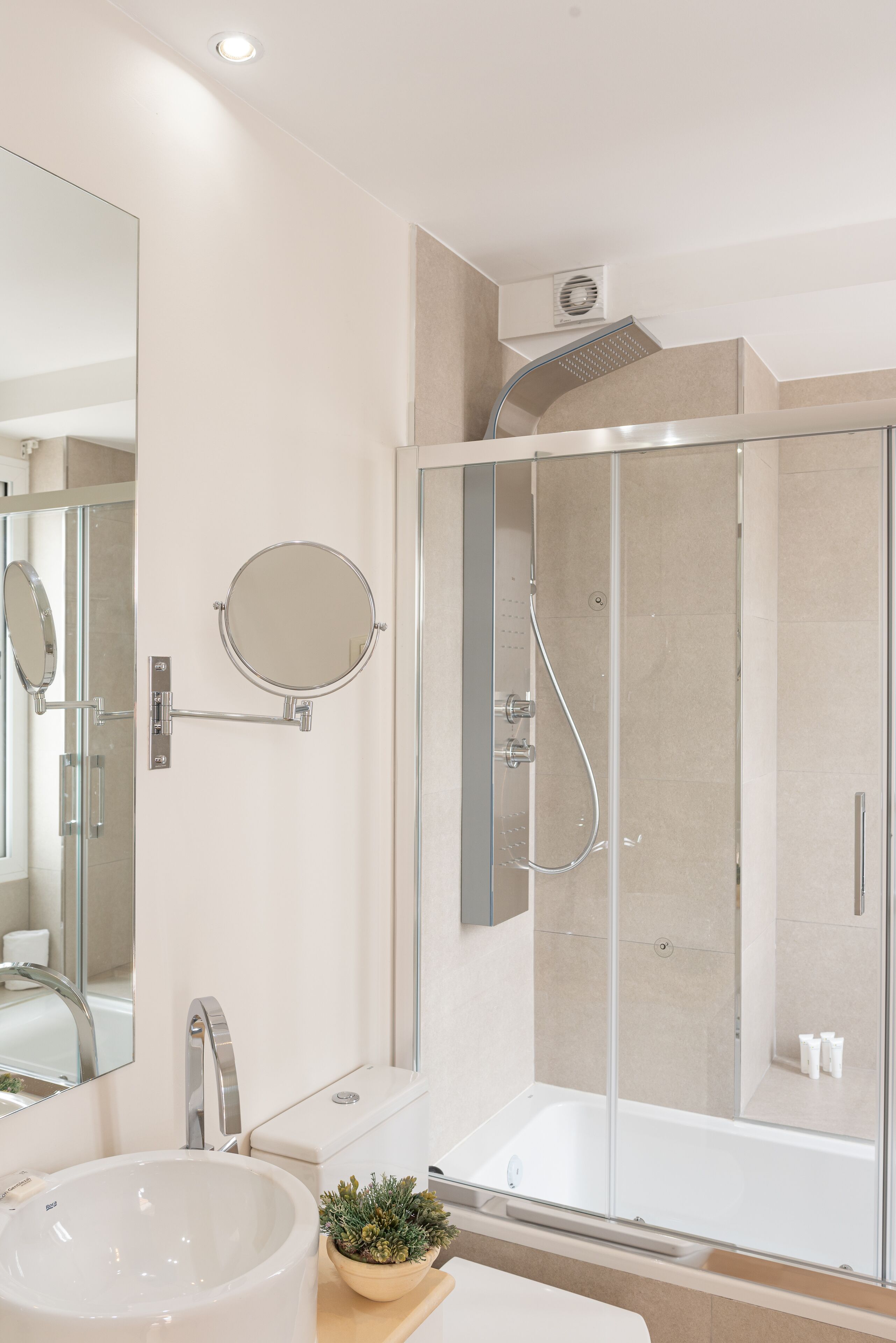 junior suite | bathroom | rainfall showerhead, free toiletries, hair dryer, towels