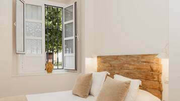 Double Room, Ground Floor | In-room safe, blackout curtains, soundproofing, iron/ironing board