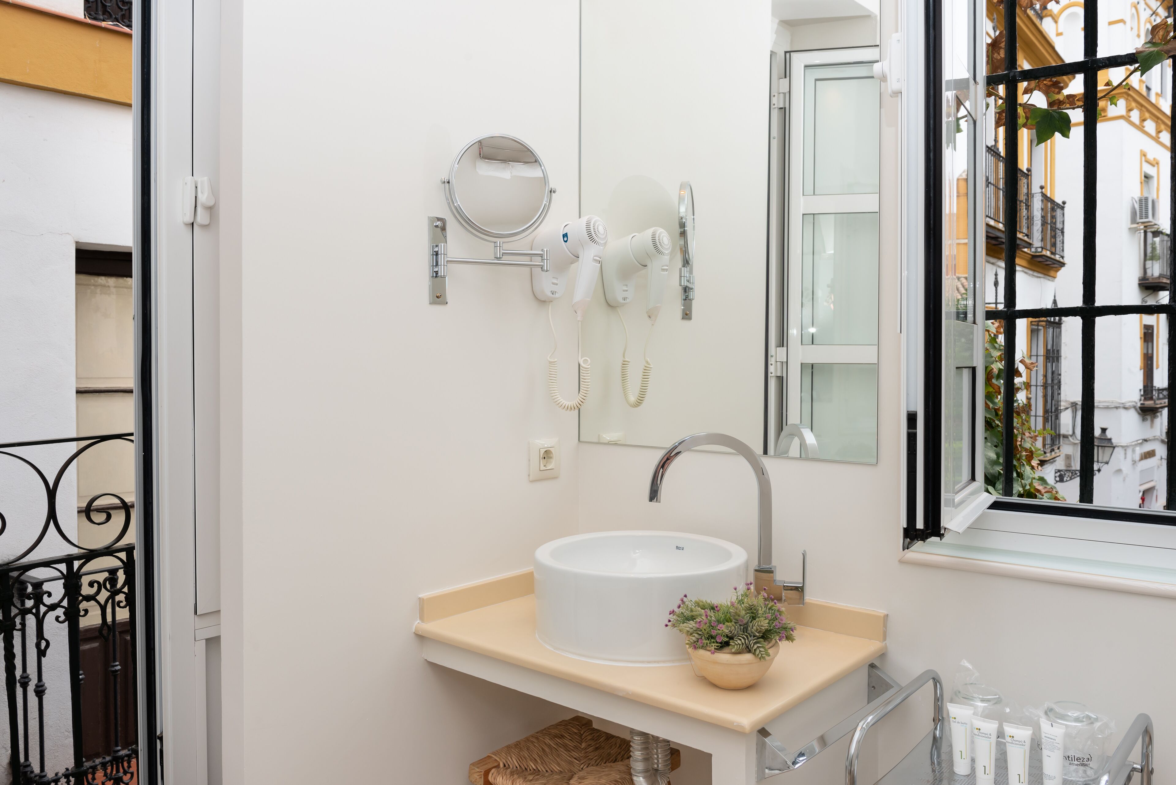 standard double room | bathroom | rainfall showerhead, free toiletries, hair dryer, towels