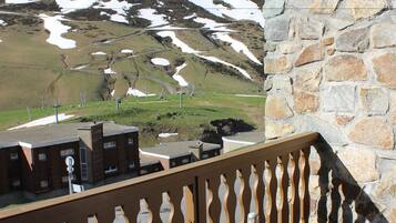 أغطية فراش متميزة ومكتب وستائر تعتيم ومكواة/لوح كي