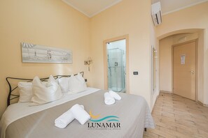 Room, Balcony, City View | Premium bedding, in-room safe, desk, blackout curtains - Affittacamere Lunamar (La Spezia)