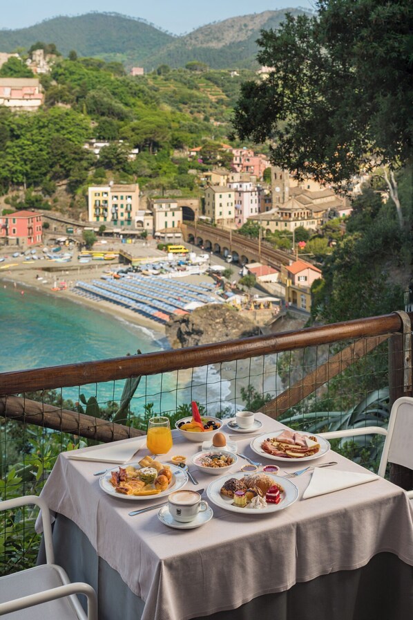 Frühstück, Mittagessen, Abendessen, regionale Küche