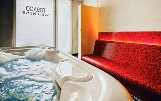 Bañera de hidromasaje interior