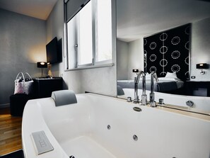 Jacuzzi Room | Private spa tub - Tobago Hotel (Garda)