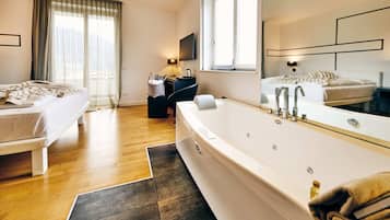 Jacuzzi Room | Private spa tub