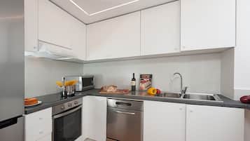 Appartement, uitzicht op de stad | Privékeuken | Een espressoapparaat, een koffiezetapparaat/waterkoker, een waterkoker