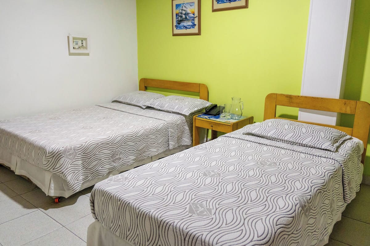 Habitación Triple | 免费 WiFi、床单