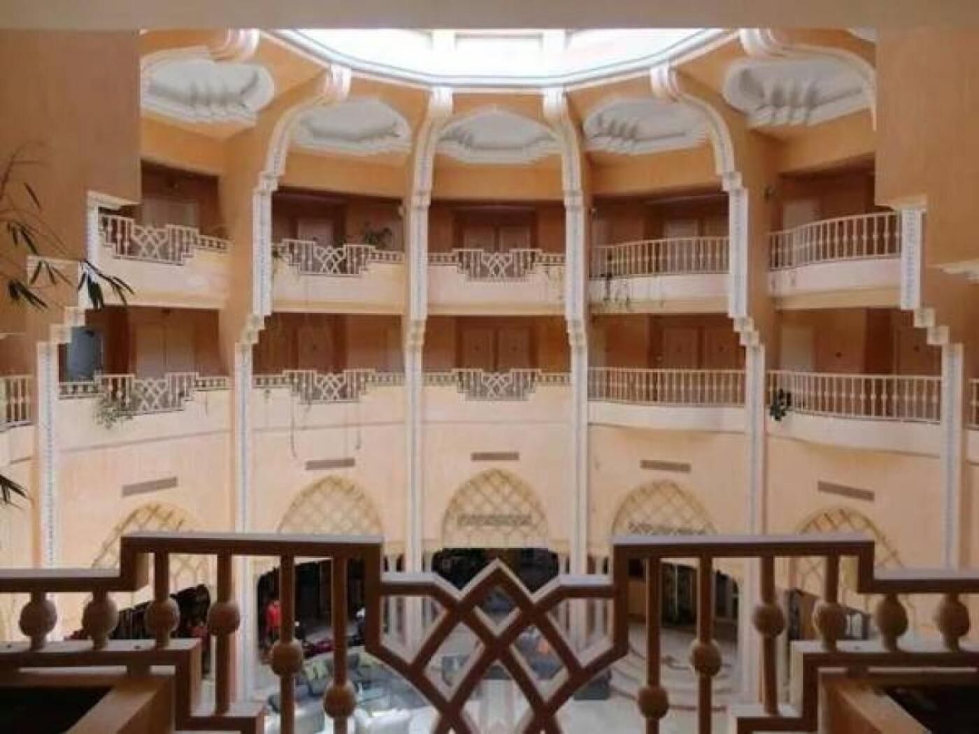 breakfast, lunch and dinner served