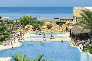 Piscine couverte, piscine extérieure
