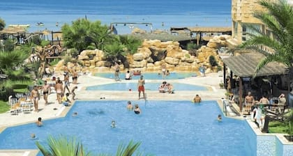 Palmyra Golden Beach Families and Couples