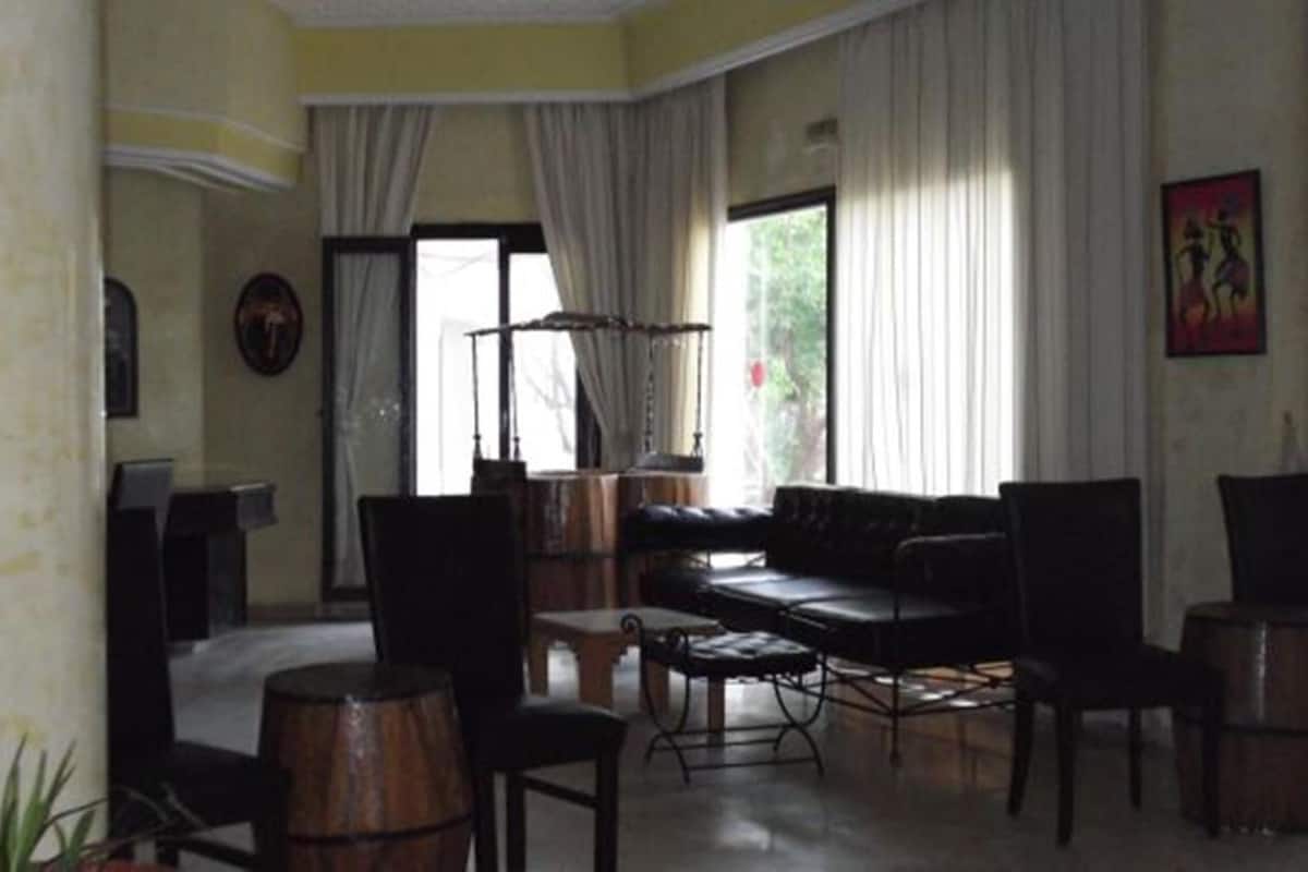 breakfast, lunch and dinner served