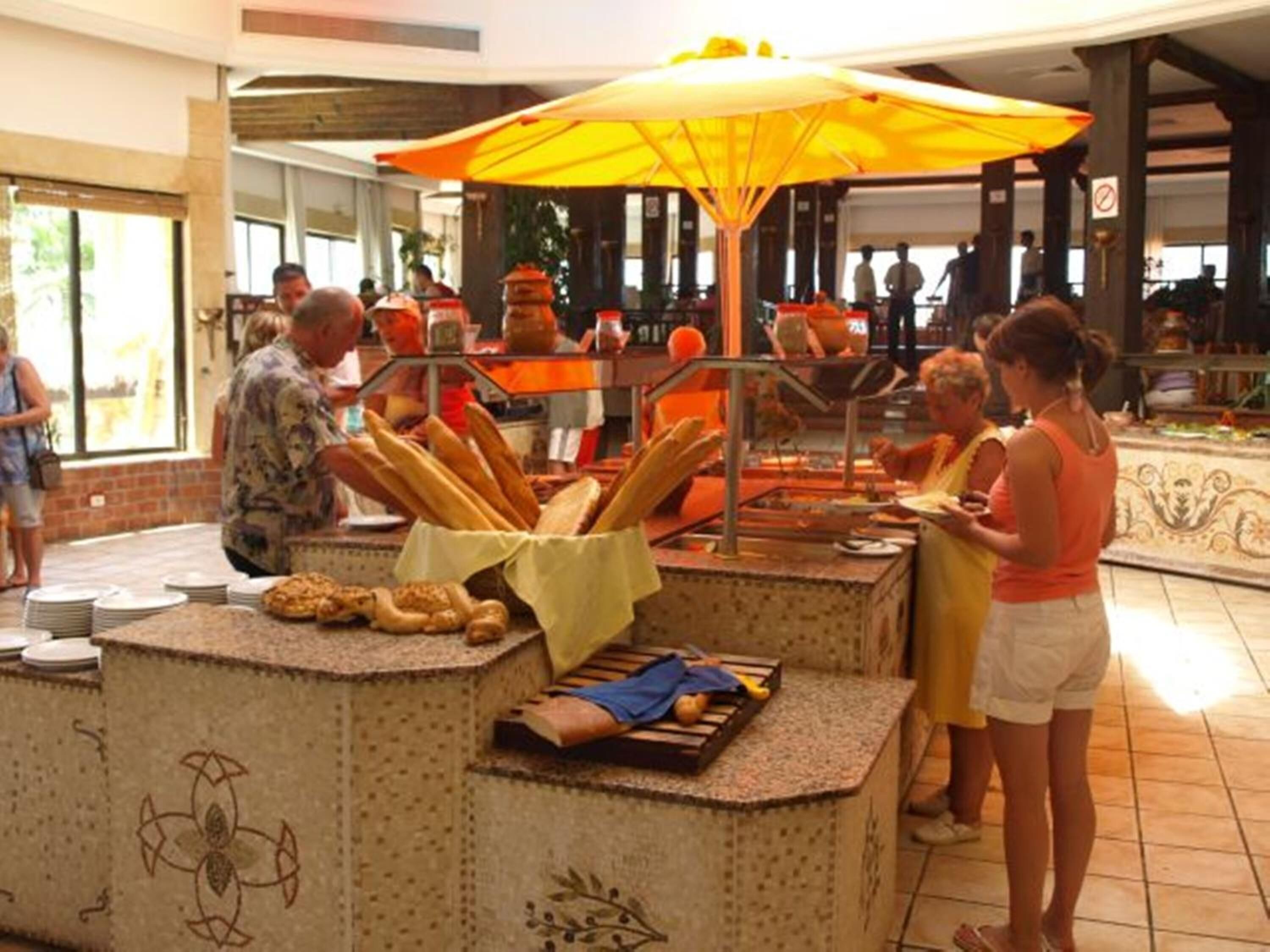 breakfast, lunch and dinner served