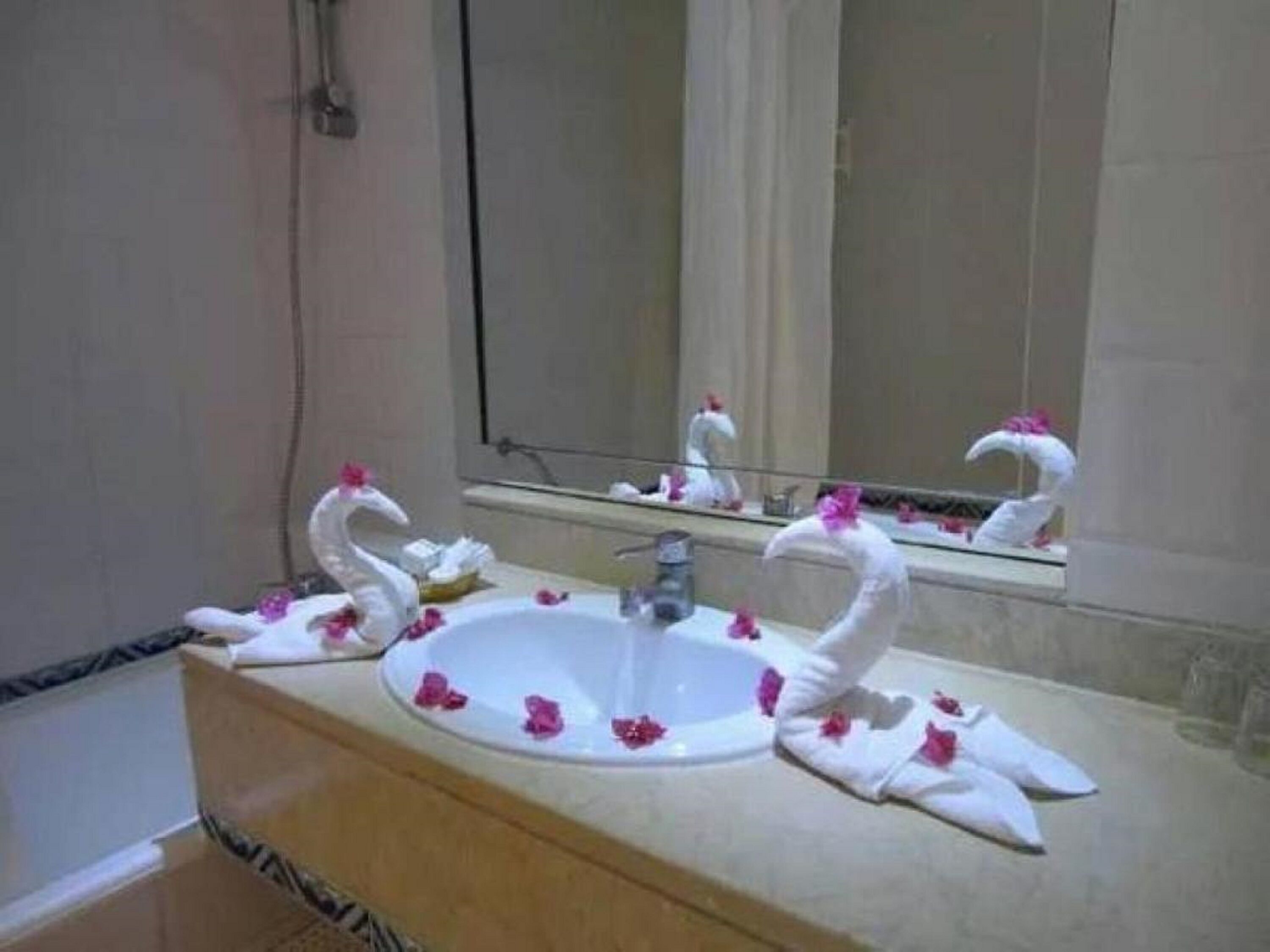 rainfall showerhead, hair dryer, towels