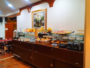 Breakfast buffet - Hotel America (Montevideo)