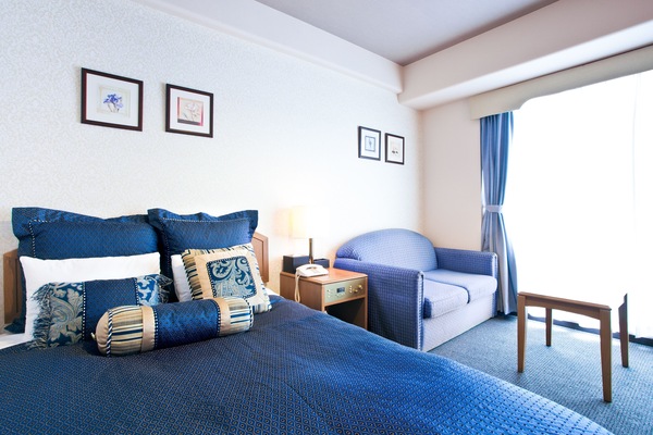 Bàn, phòng cách âm, bàn ủi/dụng cụ ủi quần áo