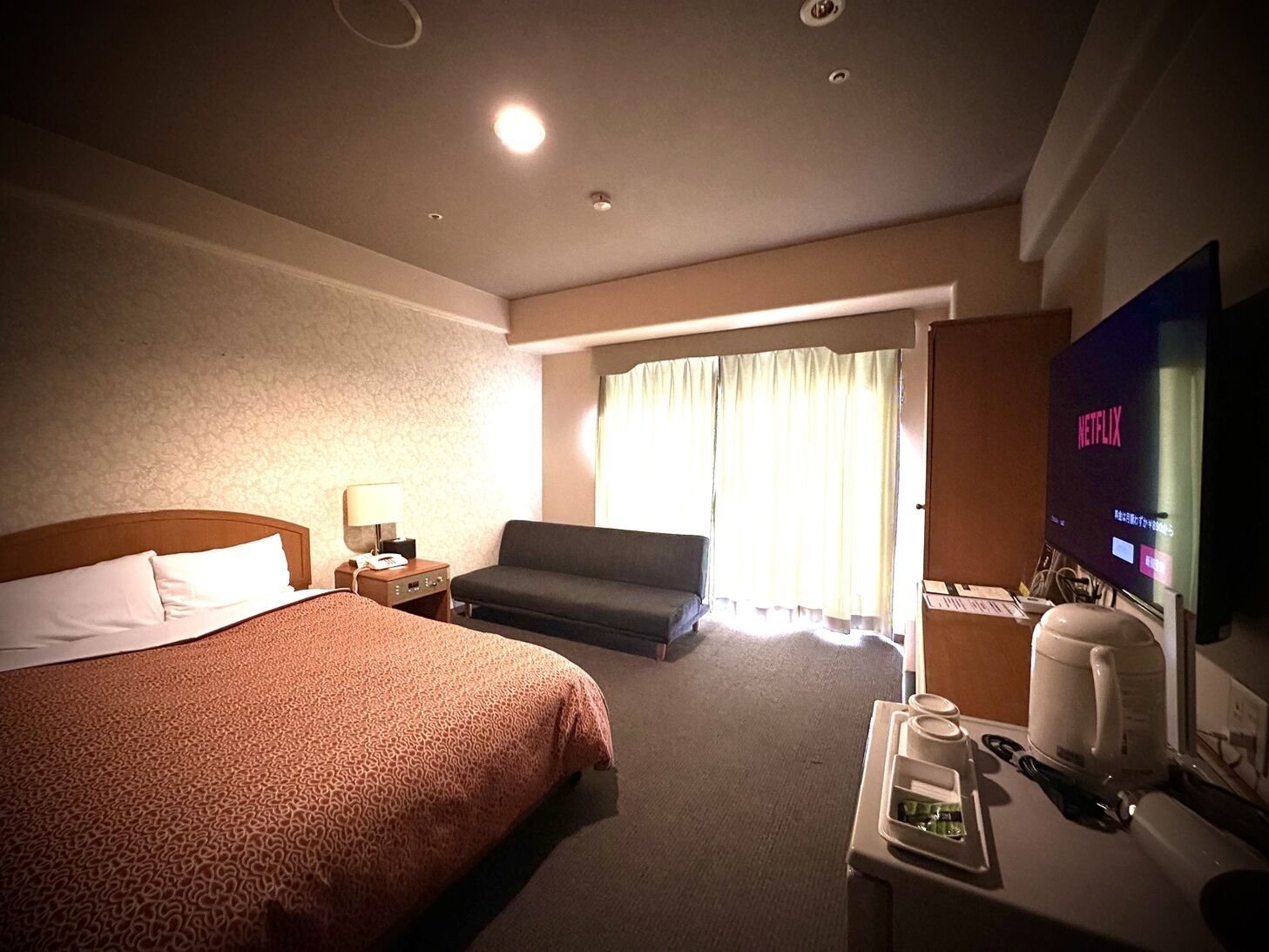 Desk, soundproofing, iron/ironing board, free WiFi