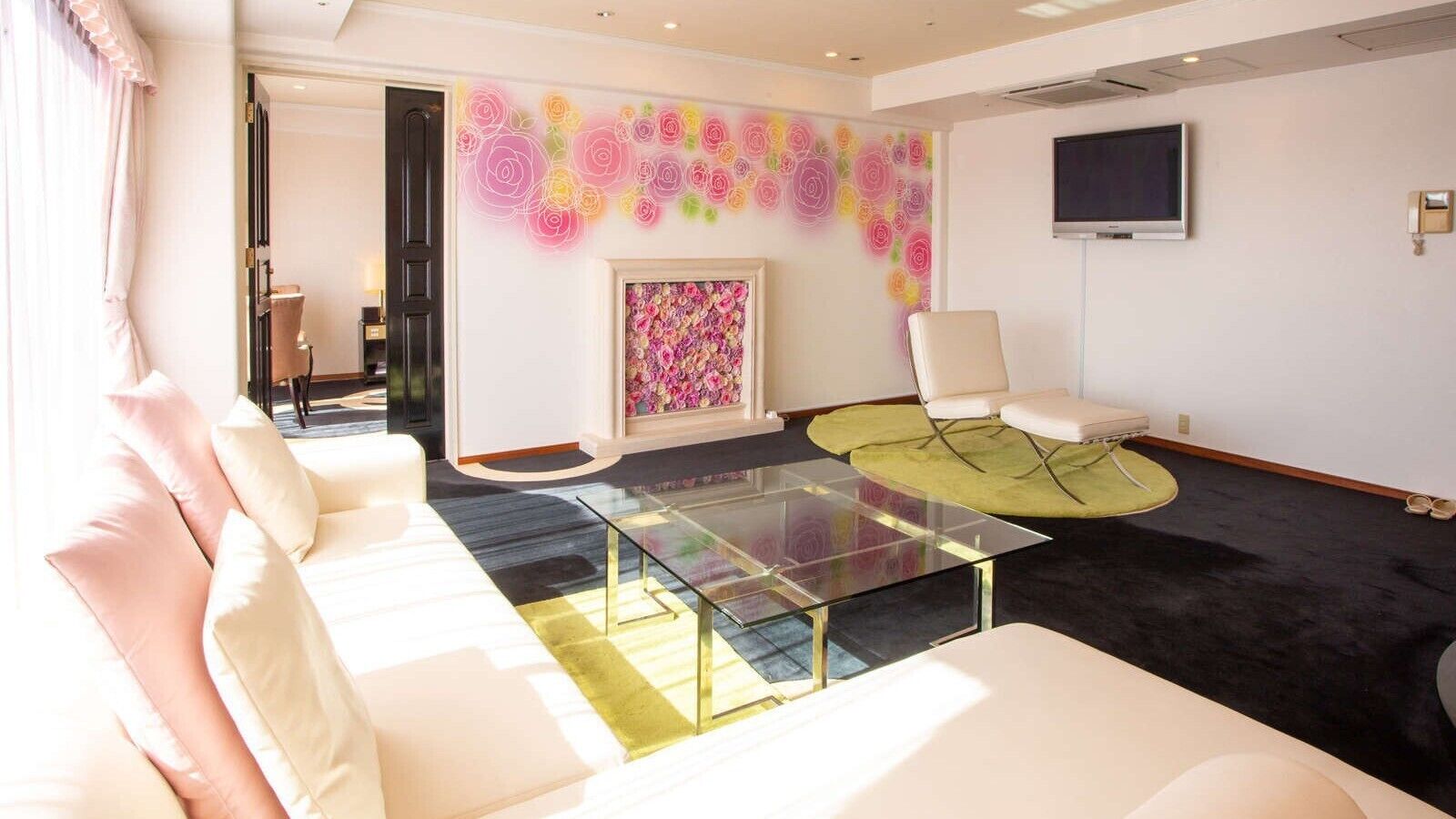 Living area | Flat-screen TV, pay films