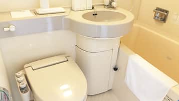 Ensemble douche/baignoire, articles de toilette gratuits, sèche-cheveux