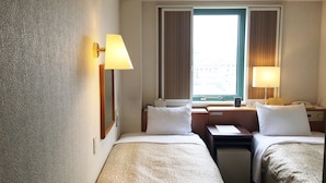 A hotel room with two single beds, a desk with a chair, a window with curtains, and two wall-mounted lamps. - Ace Inn Matsuzaka (Matsusaka)