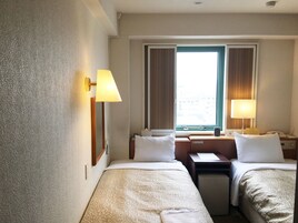 Tabla de planchar con plancha, wifi gratis y ropa de cama 