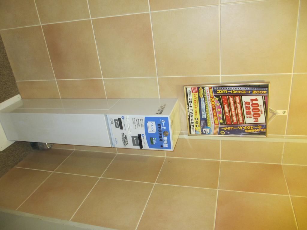 combined shower/bathtub, free toiletries, hair dryer, bathrobes