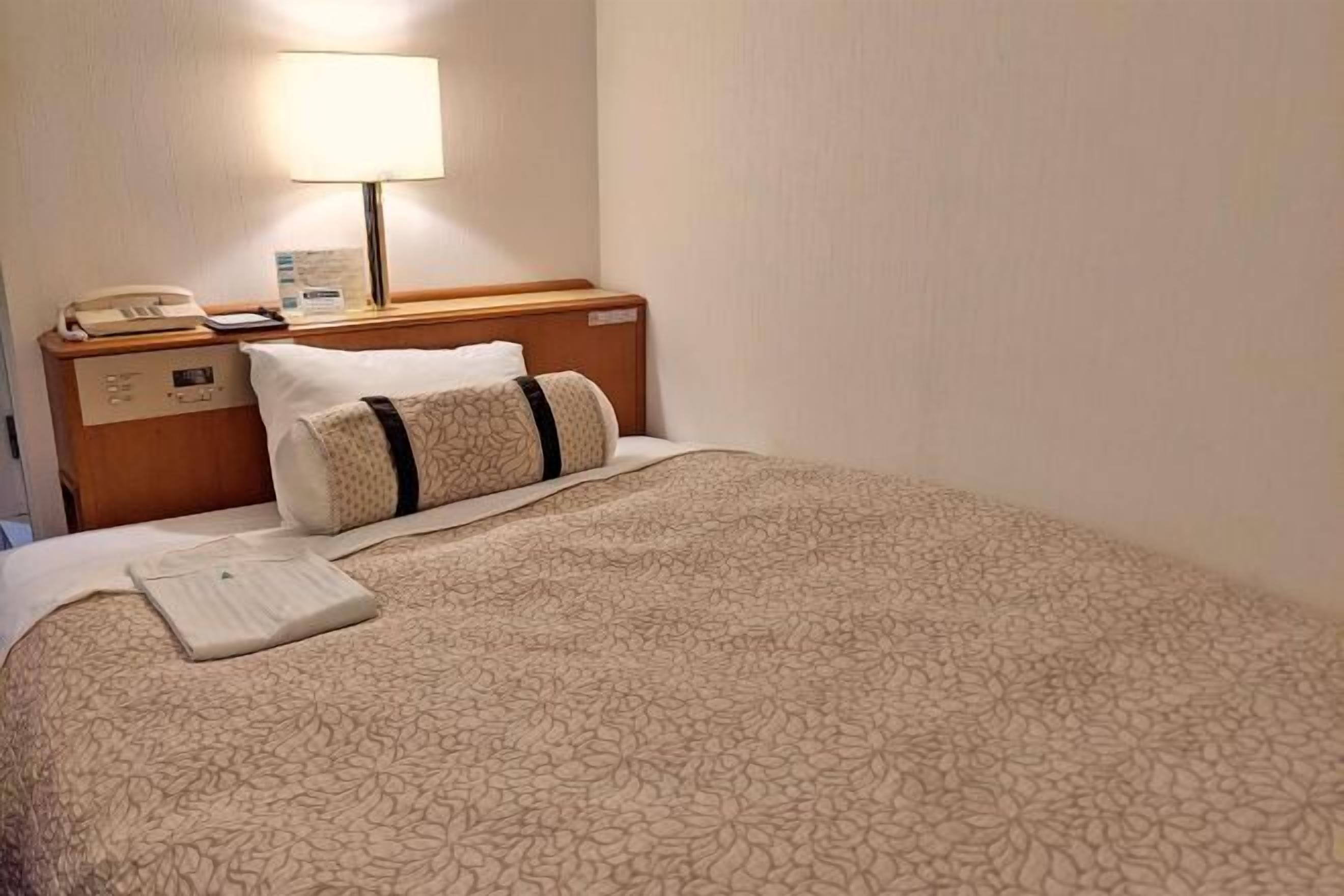 Desk, soundproofing, iron/ironing board, free WiFi