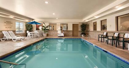 Country Inn & Suites by Radisson, Minot, ND