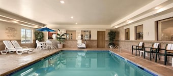 Country Inn & Suites by Radisson, Minot, ND
