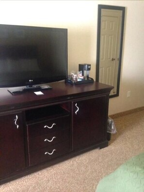 Coffee and/or coffee maker - Country Inn & Suites by Radisson, Minot, ND (Minot)